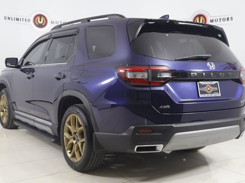 Used 2024 Honda Pilot Touring image 4