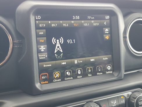 Used 2022 Jeep Gladiator Overland image 16