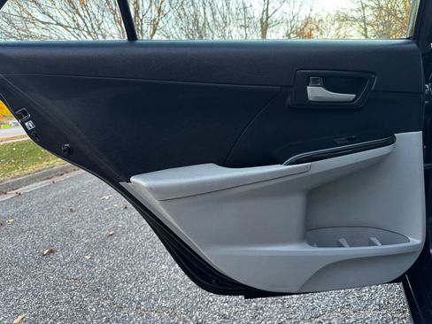 Used 2013 Toyota Camry LE image 10