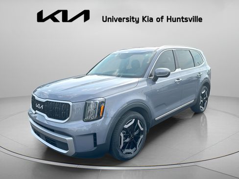 Used 2023 Kia Telluride EX w/ EX Captain's Chair Package FWD image 4