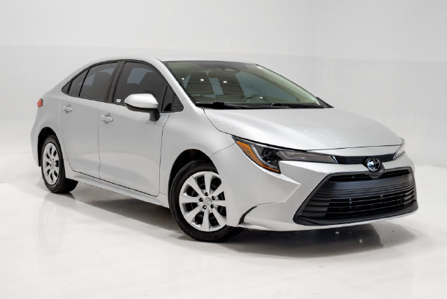 Used 2026 Toyota Corolla LE FWD image 6