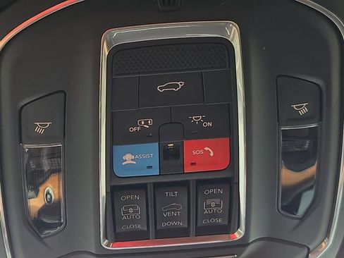 Used 2025 Jeep Grand Cherokee L Summit AWD/4WD image 25