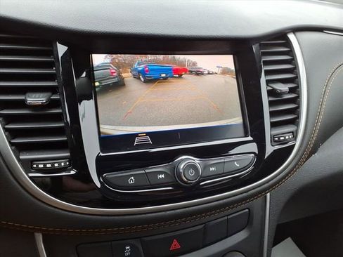 Used 2022 Chevrolet Trax LT w/ LT Convenience Package image 25