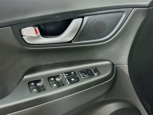 Used 2022 Hyundai Kona Limited image 16