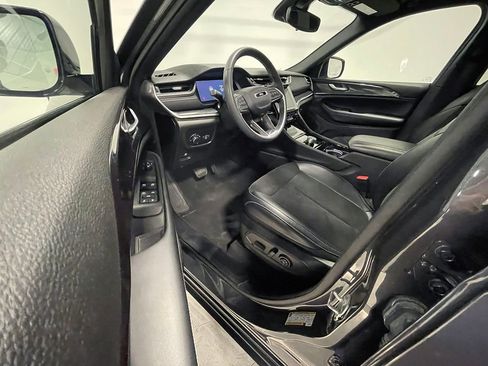 Used 2023 Jeep Grand Cherokee L Laredo AWD/4WD image 21