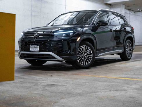 New 2026 Volkswagen Tiguan S image 1