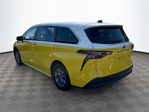 Used 2022 Toyota Sienna LE image 8