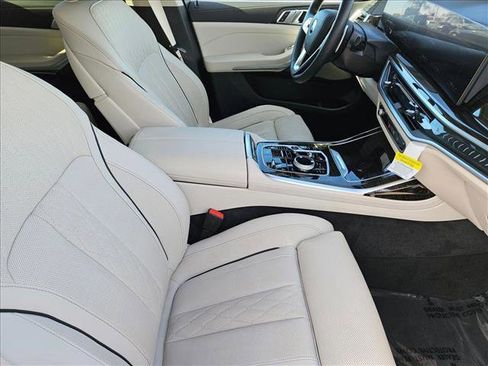 Certified 2025 BMW X7 xDrive40i w/ Executive Package image 25