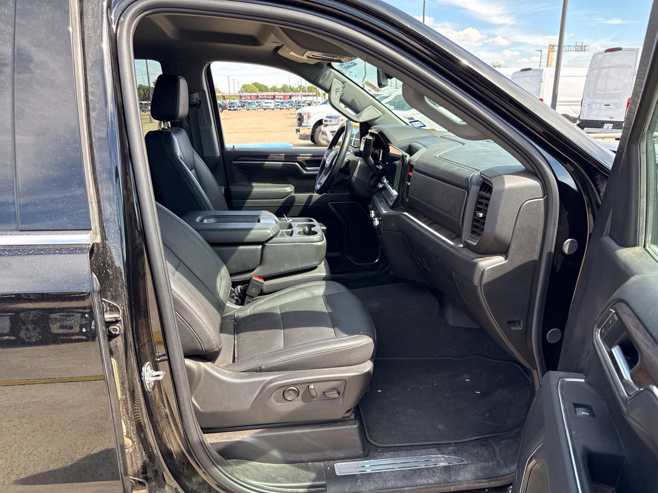 Used 2025 GMC Sierra 1500 SLT AWD/4WD image 13