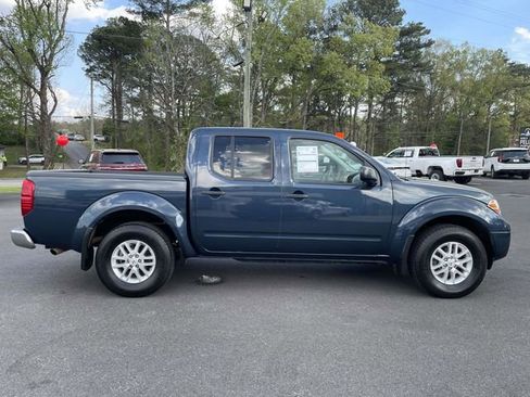 Used 2019 Nissan Frontier SV image 3
