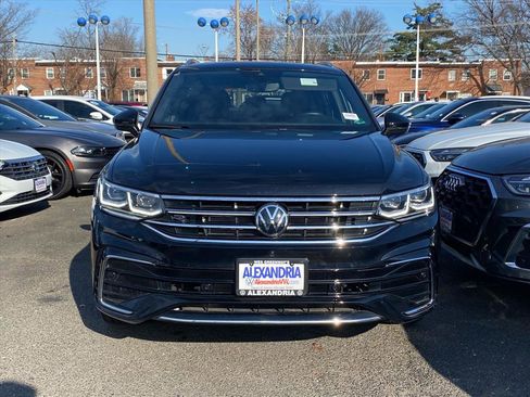 Certified 2024 Volkswagen Tiguan SEL R-Line image 5