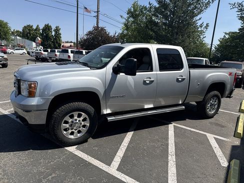Used 2013 GMC Sierra 2500 SLT w/ SLT Convenience Package AWD/4WD image 2