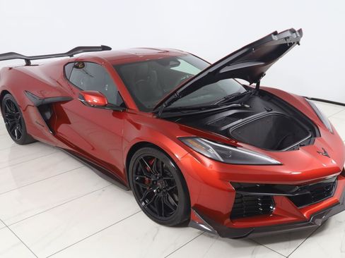 Used 2025 Chevrolet Corvette Z06 w/ Z07 Performance Package RWD image 34