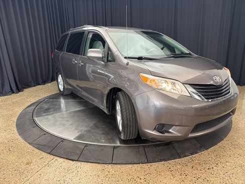 Used 2011 Toyota Sienna LE FWD image 8