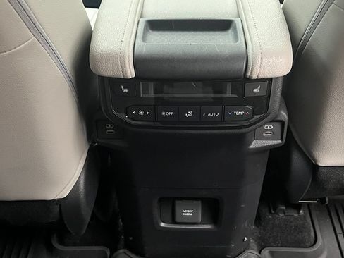 Used 2025 Toyota Grand Highlander AWD Hybrid image 11
