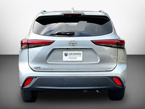 Used 2021 Toyota Highlander XLE FWD image 7