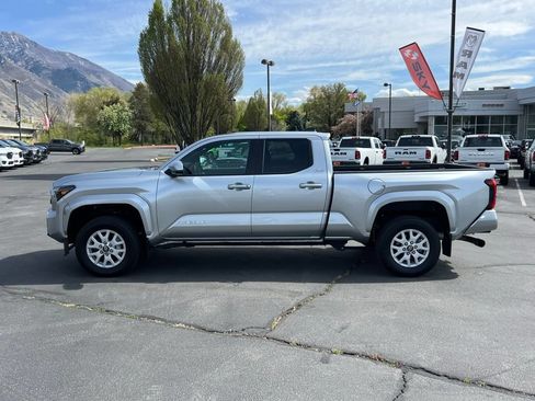 Used 2024 Toyota Tacoma SR5 AWD/4WD image 11
