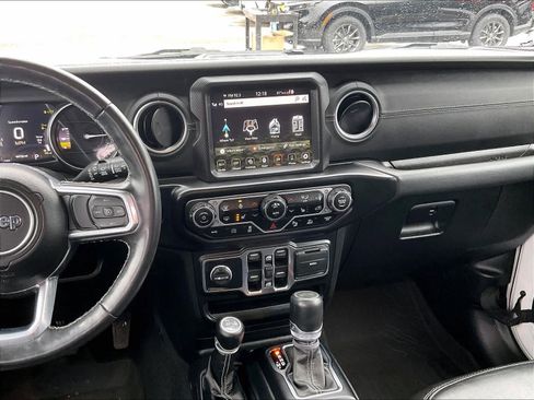 Used 2022 Jeep Wrangler Unlimited Sahara w/ Cold Weather Group image 19