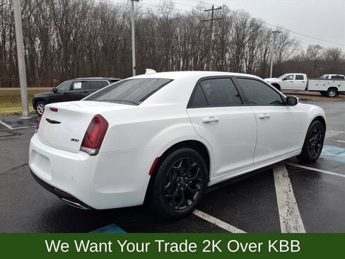 Used 2023 Chrysler 300 Touring L image 6