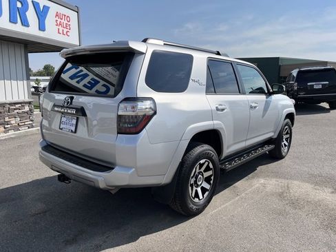 Used 2024 Toyota 4Runner TRD Off-Road Premium image 10