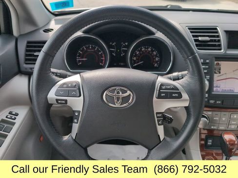 Used 2012 Toyota Highlander Limited w/ Tow Pkg image 16
