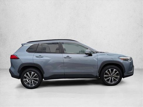 Used 2023 Toyota Corolla Cross XLE image 4