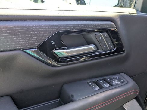 Certified 2025 GMC Yukon XL AT4 Ultimate w/ LPO, Floor Liner Package AWD/4WD image 20