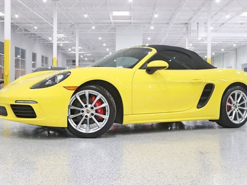 Used 2019 Porsche 718 Boxster S RWD image 2