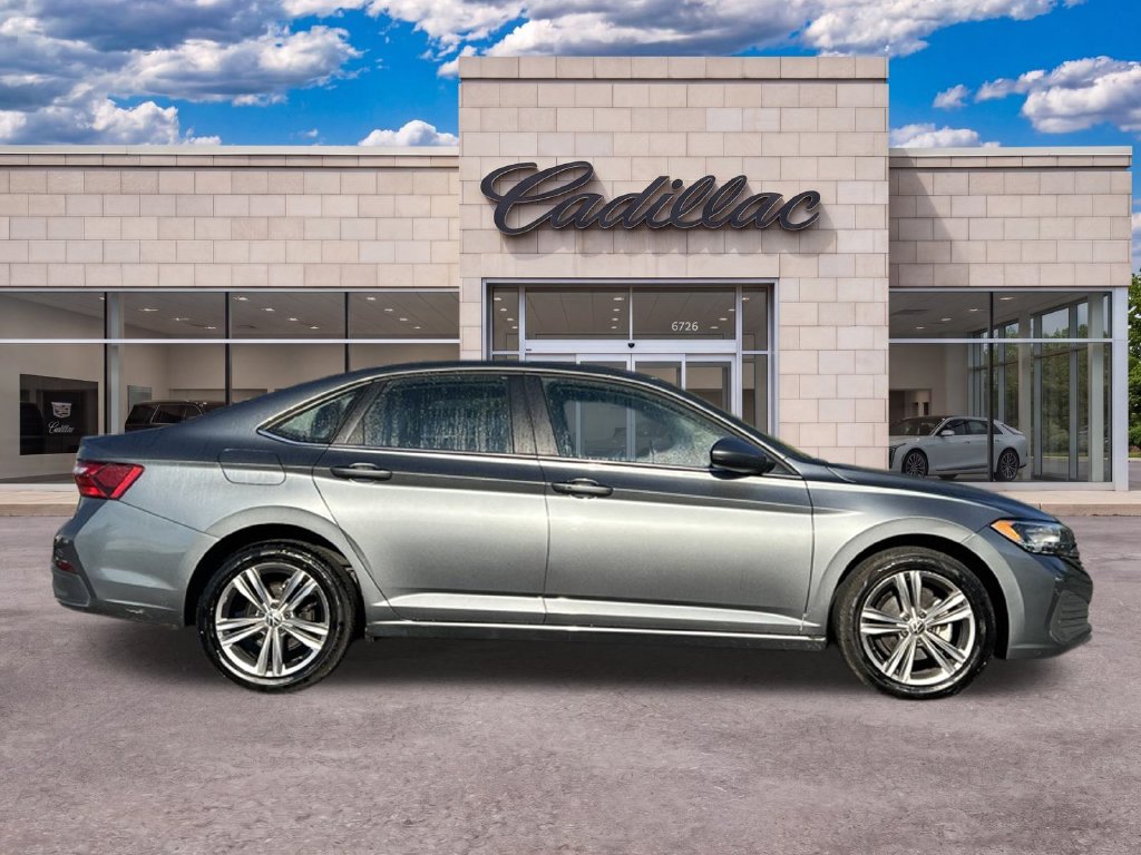 Used 2024 Volkswagen Jetta SE FWD image 4