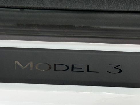 Used 2023 Tesla Model 3 Standard Range image 19