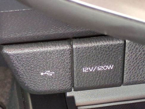 Certified 2020 Toyota Camry SE image 21