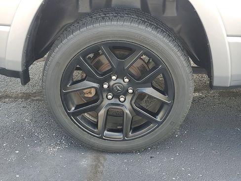 Used 2022 RAM 1500 Laramie AWD/4WD image 8