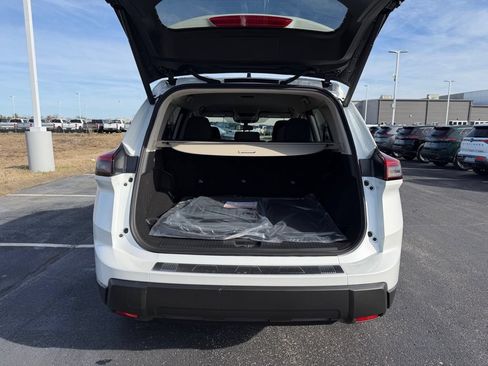 New 2026 Nissan Rogue SV w/ Cold Weather Package FWD image 32