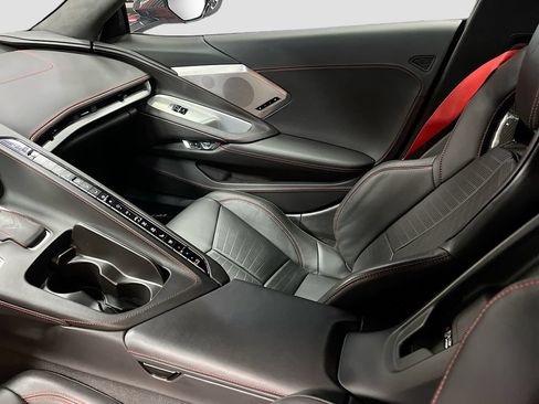 Used 2021 Chevrolet Corvette Stingray Premium Cpe w/ Z51 Performance Package RWD image 24
