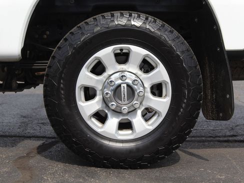 Used 2023 Ford F350 XLT AWD/4WD image 26