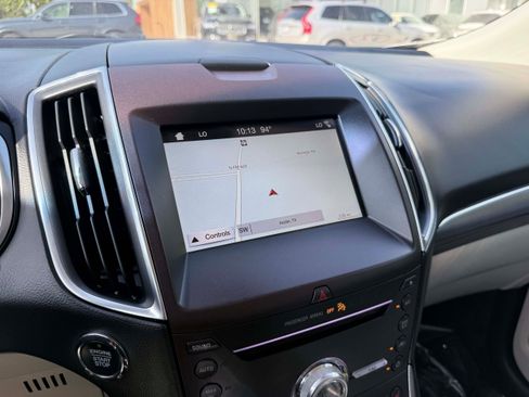 Used 2019 Ford Edge Titanium w/ Cold Weather Package AWD/4WD image 22