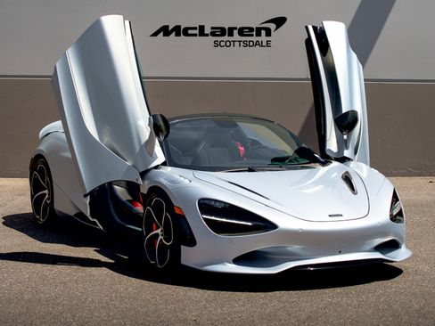 Used 2024 McLaren 750S Spider image 18
