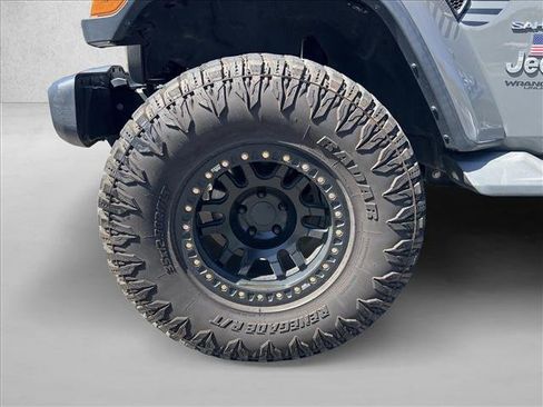 Used 2019 Jeep Wrangler Unlimited Sahara image 27