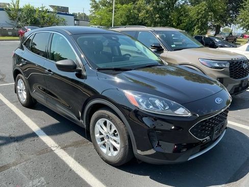 Used 2022 Ford Escape SE w/ Convenience Package FWD image 4