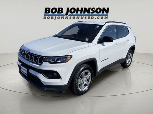 Used 2023 Jeep Compass Latitude w/ Convenience Group AWD/4WD image 3