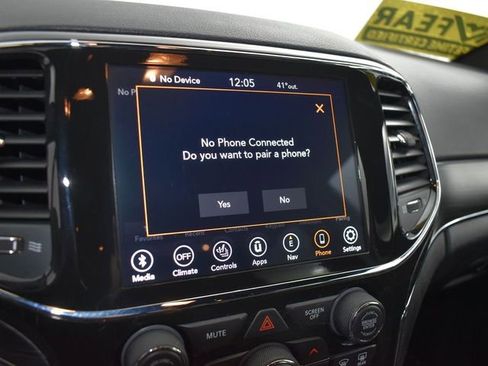 Used 2021 Jeep Grand Cherokee Limited image 25