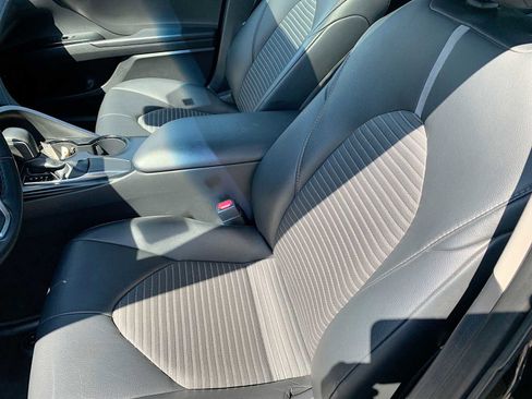 Used 2019 Toyota Camry SE w/ Convenience Package image 19