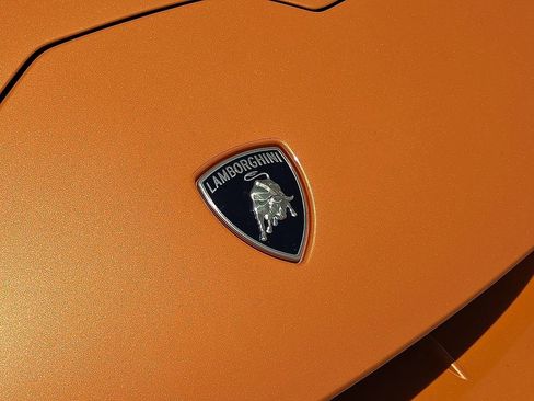 Used 2021 Lamborghini Huracan EVO RWD image 13