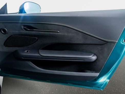 Used 2025 Aston Martin V8 Vantage Coupe image 35