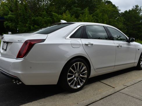 Used 2018 Cadillac CT6 Luxury AWD/4WD image 3