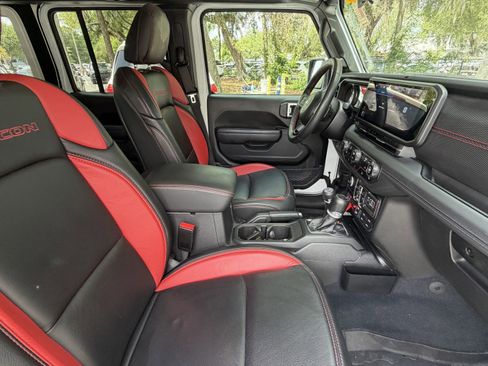 Used 2024 Jeep Wrangler Unlimited Rubicon AWD/4WD image 49