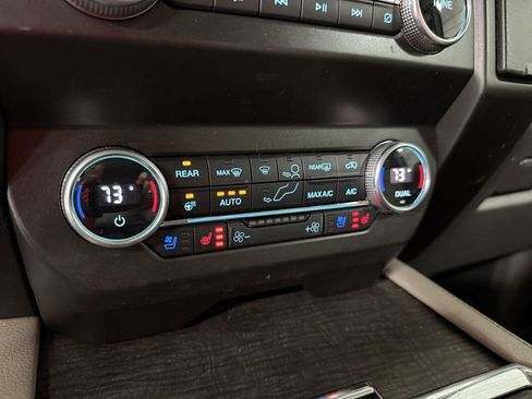 Used 2019 Ford Expedition Limited image 19