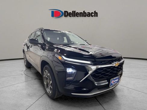 Used 2025 Chevrolet Trax LT w/ LT Convenience Package FWD image 7