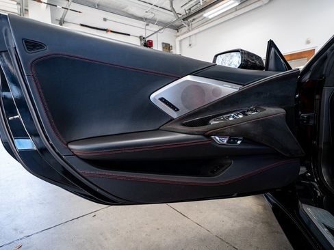 Used 2021 Chevrolet Corvette Stingray w/ Z51 Performance Package image 34