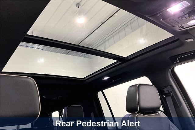 Used 2023 GMC Yukon XL SLT w/ SLT Luxury Package AWD/4WD image 37
